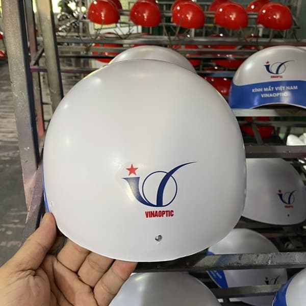 Mũ bảo hiểm in logo Kính mắt Việt Nam Vinaoptic