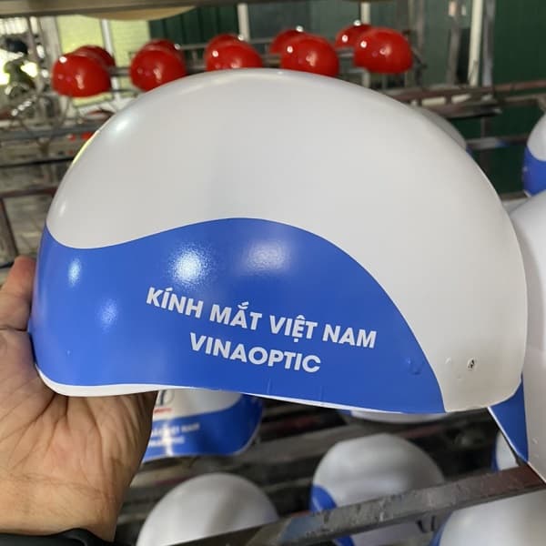 Mũ bảo hiểm in logo Kính mắt Việt Nam Vinaoptic