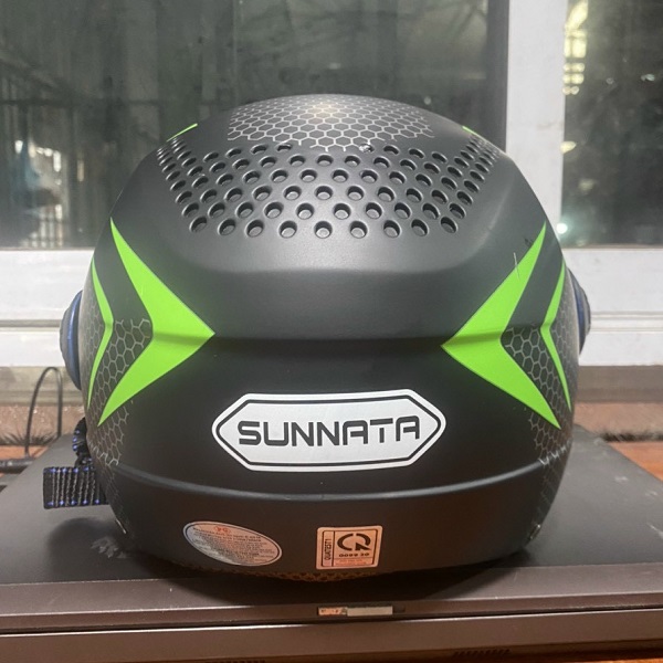 Mũ bảo hiểm có kính Sunata