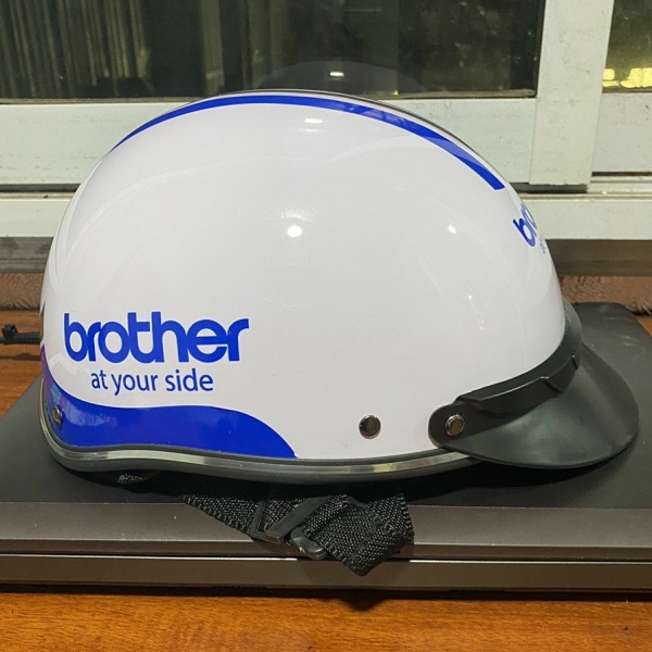 Mũ bảo hiểm in logo Brother