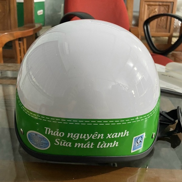 Mũ bảo hiểm in logo Mộc Châu Milk