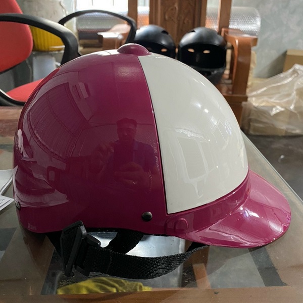 Mũ bảo hiểm thời trang in logo khách hàng Champion