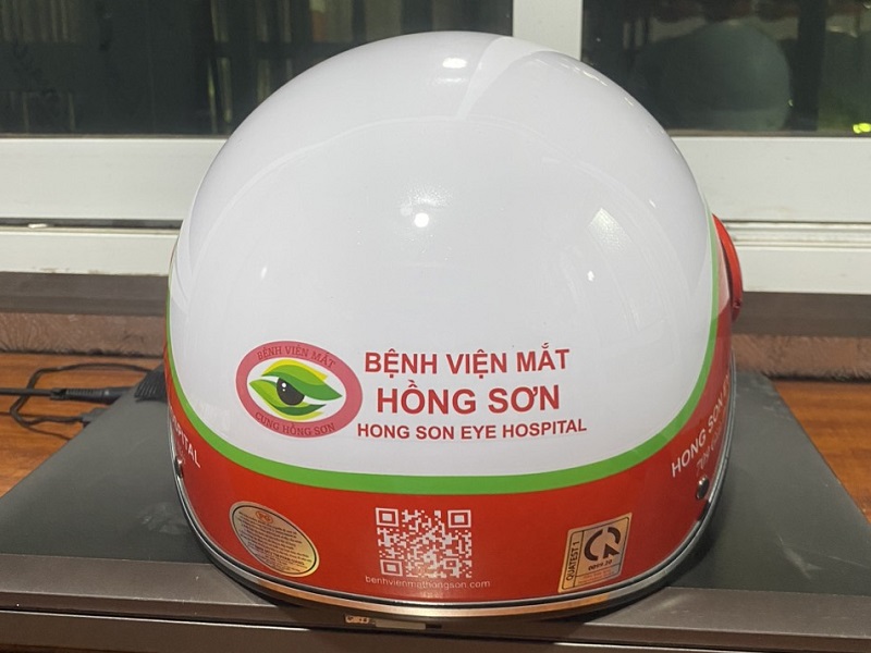 Mũ bảo hiểm có kính Bệnh viện mắt Cung Hồng Sơn