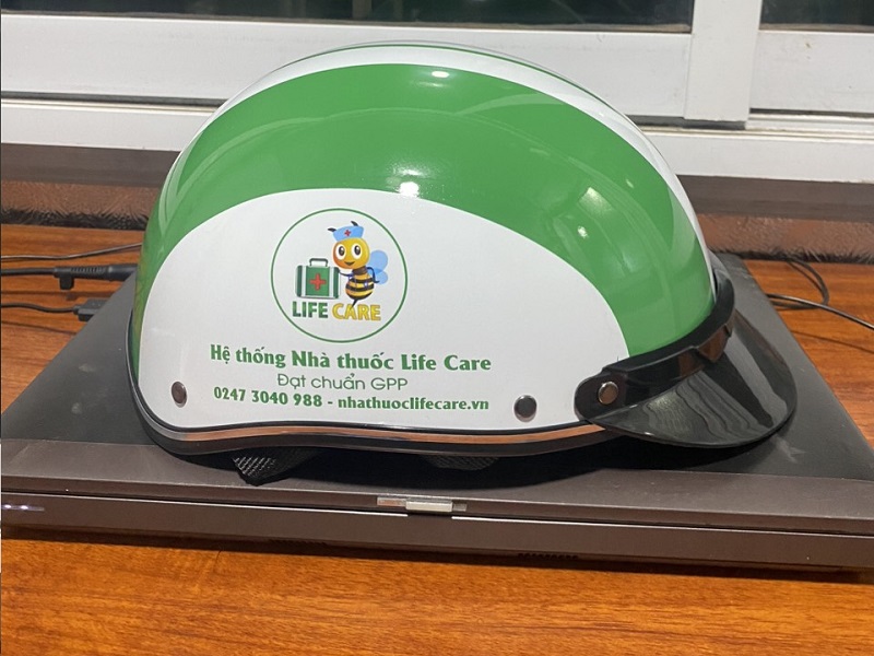 Mũ bảo hiểm in logo nhà thuốc Life Care
